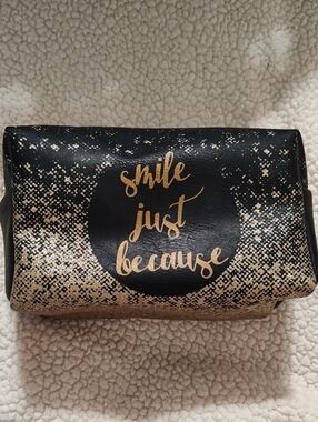 Black & Gold 'Smile Just Because' Women's Cosmetic Bag